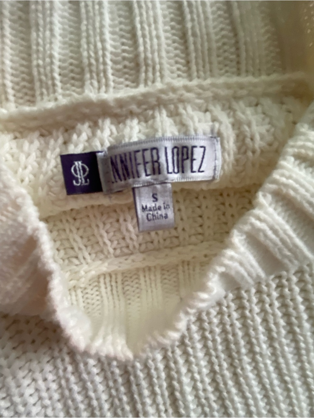 JENNIFER LOPEZ White Knit Cold Shoulder Sweater Small - Picture 4 of 4